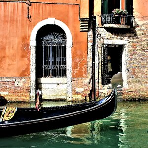 Gondola port window photo