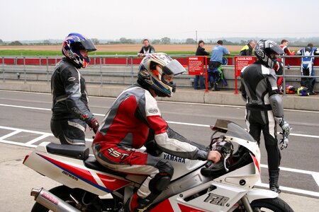 Race waiting