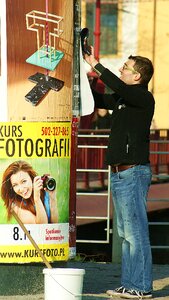 Obklejać advertising post ogłoszeniowy