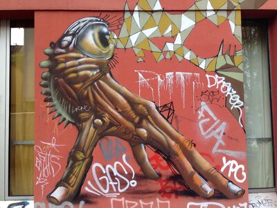 Street art berlin hand eye