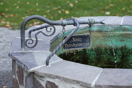 Source water water dispenser