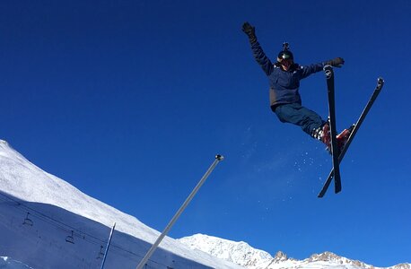 Skier skiing