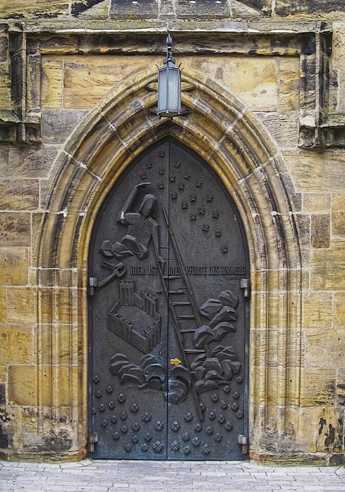 Building sand-stone portal historically