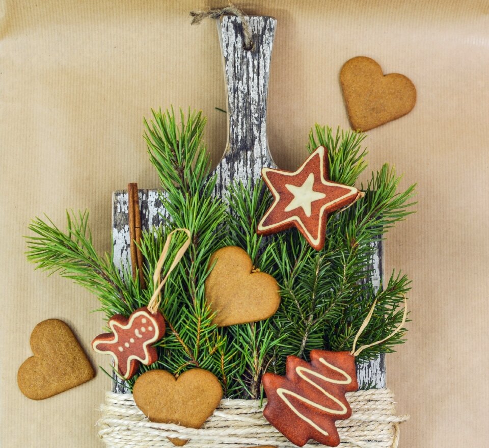 Cinnamon cutting board pine photo