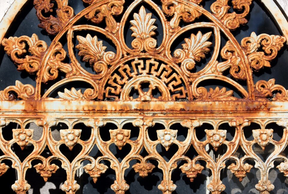 Grave family grave gate