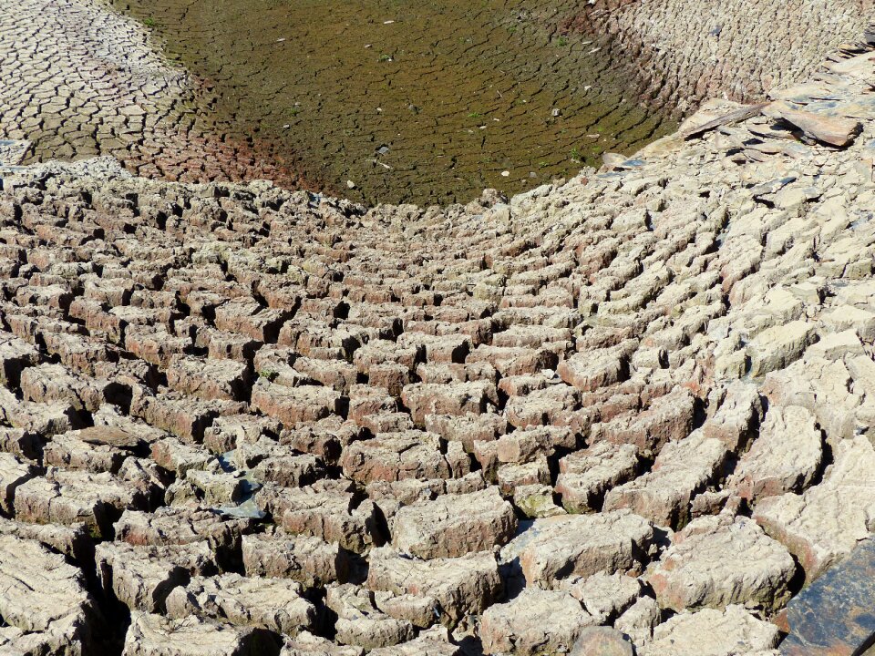 Guerledan mud earth