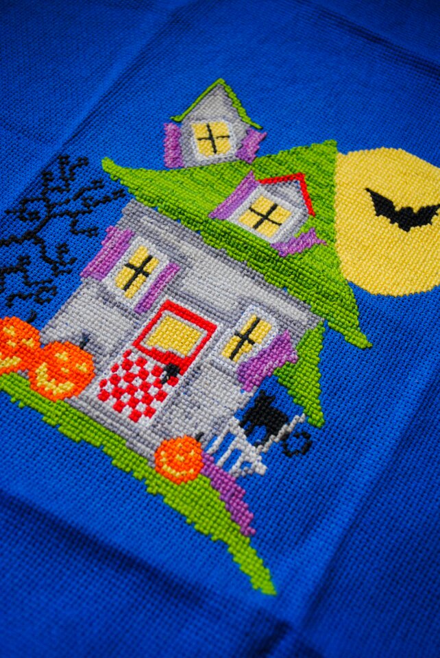 Halloween mansion needlework