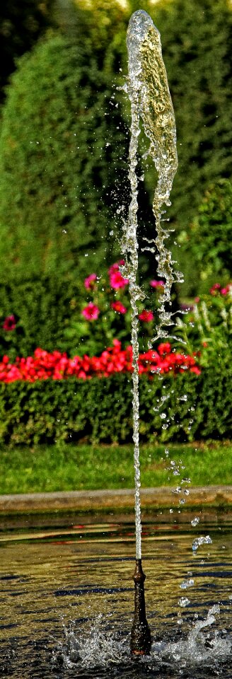 Fountain water wet