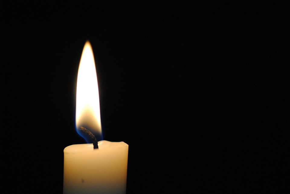 Wax wick candlelight