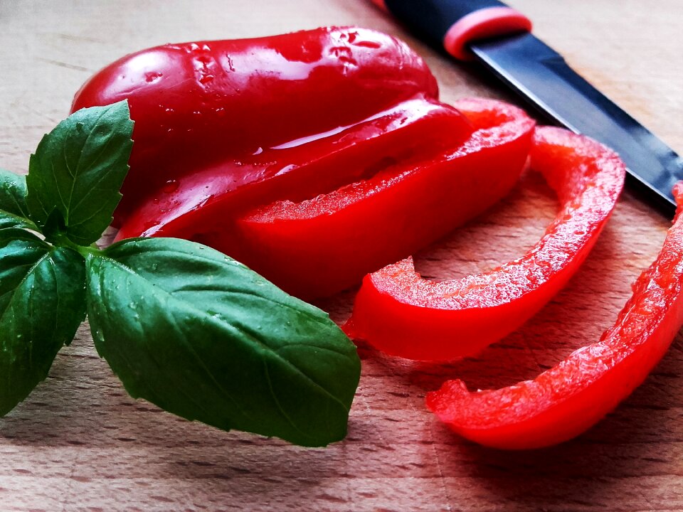 Eating sweet peppers the freshness