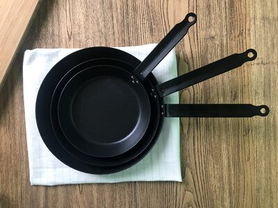 Carbon steel pan pan frying pan photo