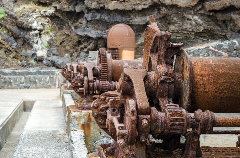 Old the mechanism of monument