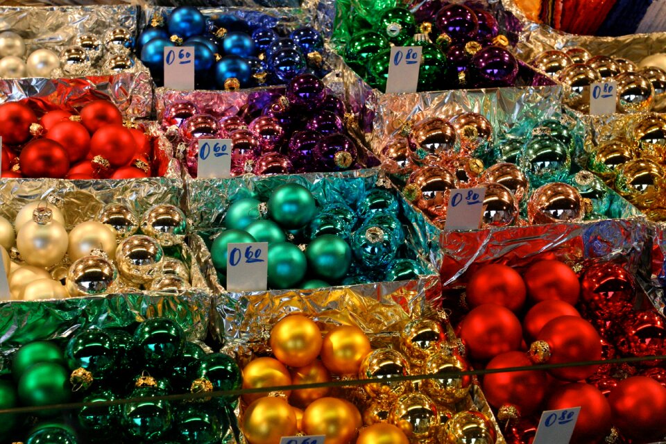 Holiday color gift