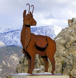 Monument metal animal