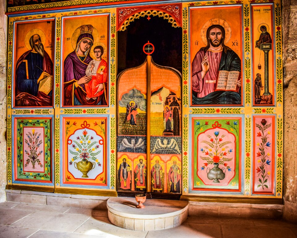 Interior temple iconography