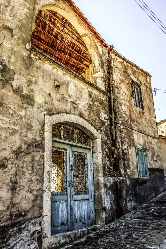 Weathered aged decay