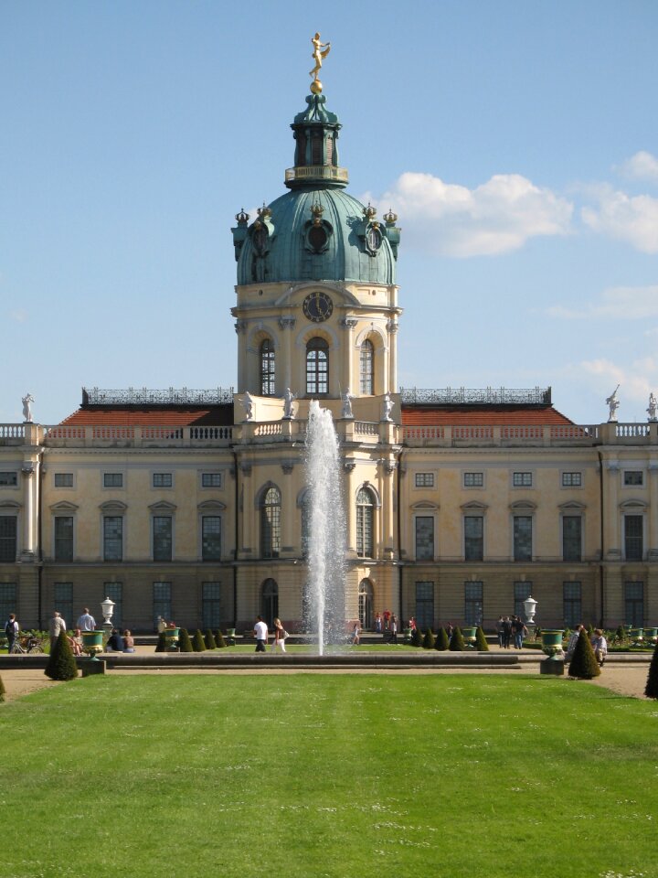 Fontaine castle park castle charlottenburg