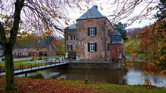 Fortress pond autumn leaves