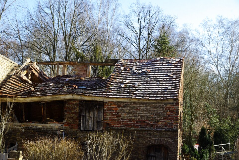 Building old building abandoned