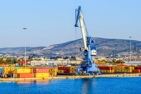 Cargo shipping container