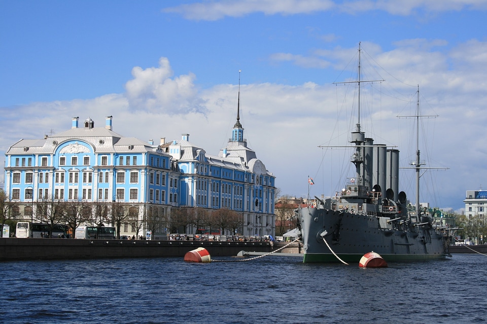 Museum building embankment photo