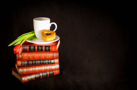 Tee books cup