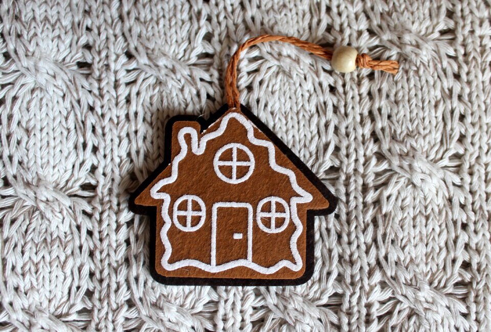 Cottage pendant decoration