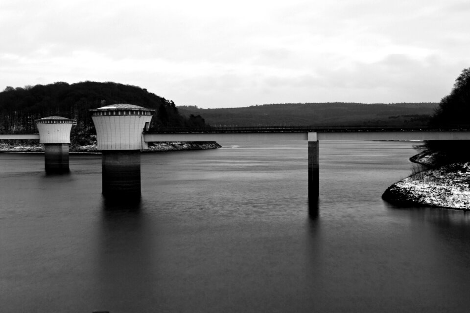 Dam lake water retention