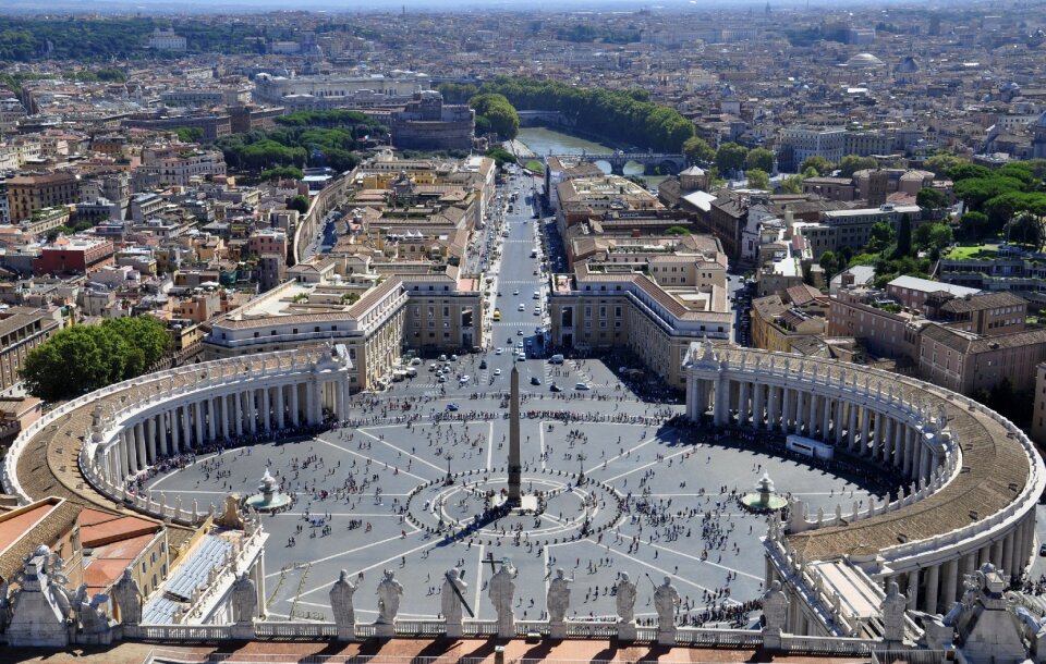 Vatican piazza basilica