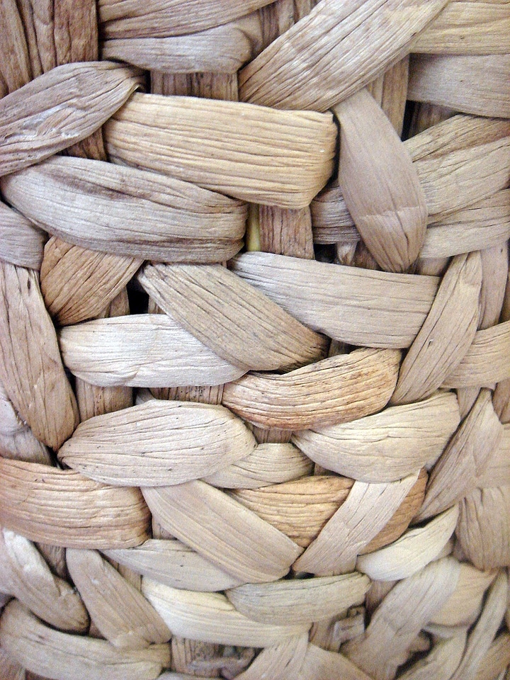 Tangled mosaic container
