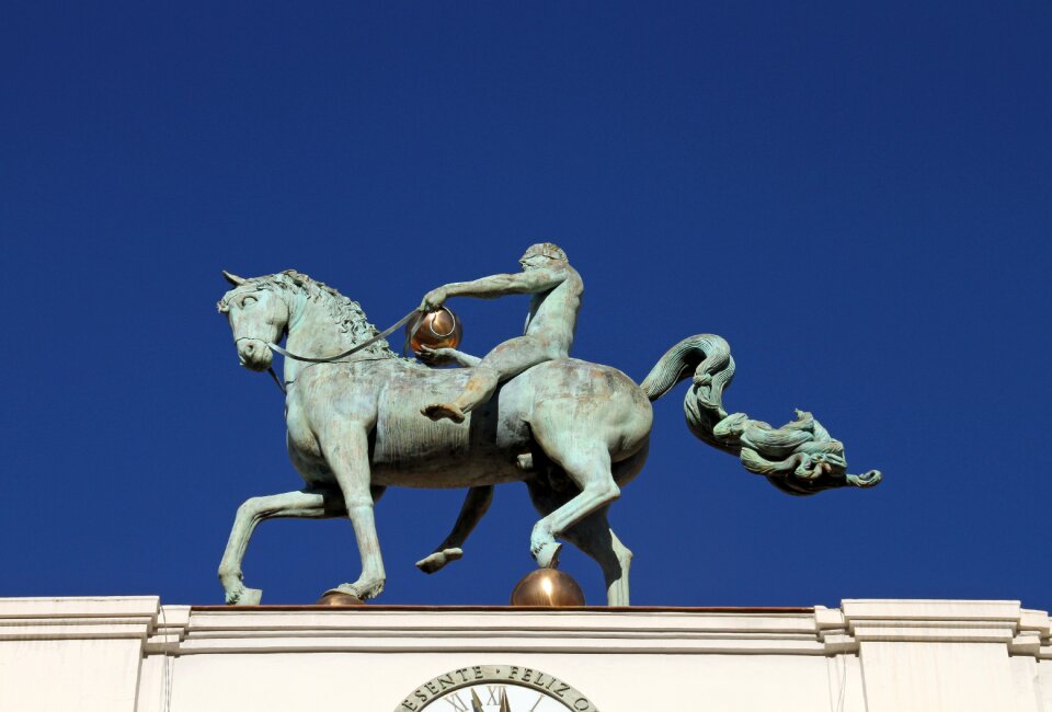 Sculpture statue symbol