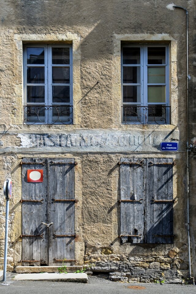 Window door former