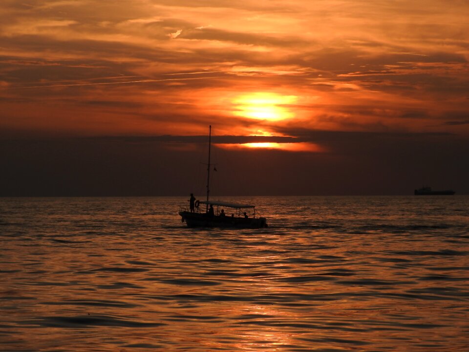 Sea ship day s