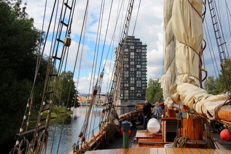 Ships sailing ship phoenix