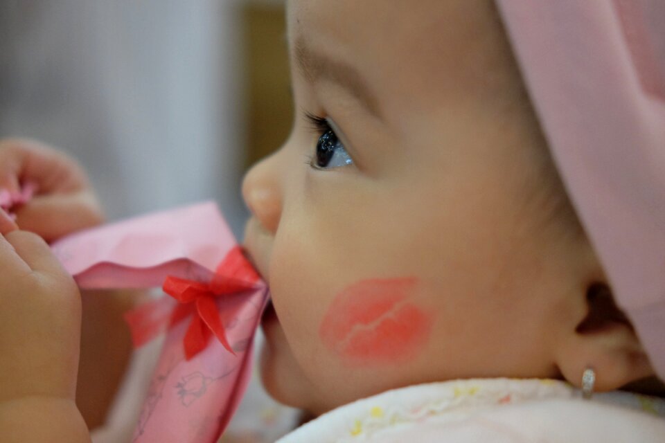 Child eyes lipstick