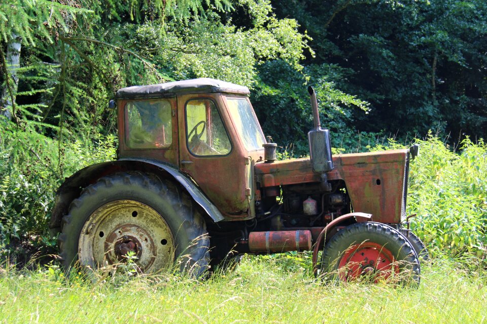 Old device tractor old tractor