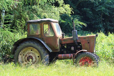 Old device tractor old tractor
