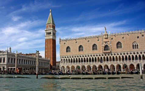 Gondola building