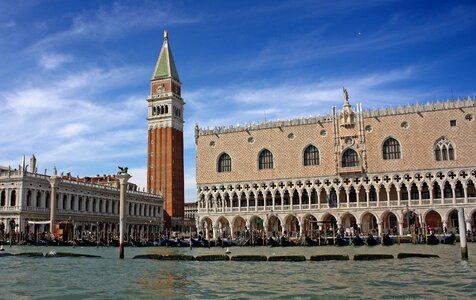 Gondola building photo