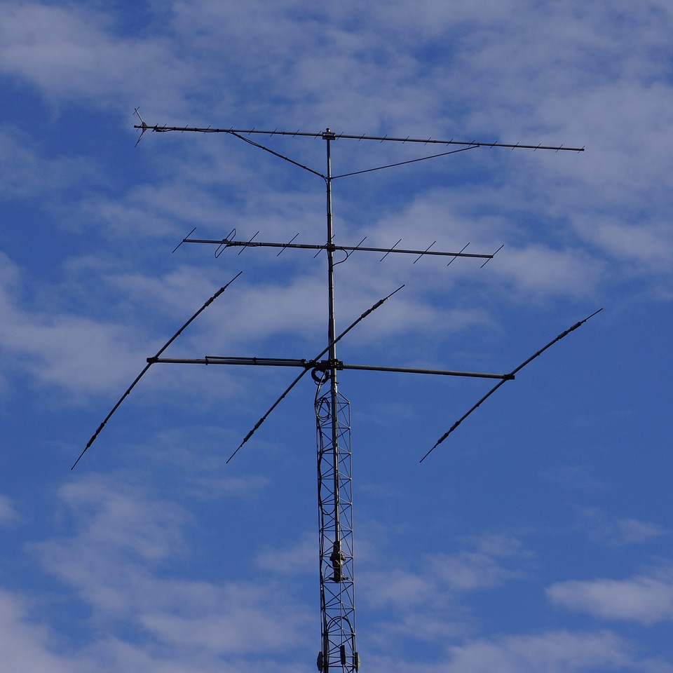 Signal reception radio