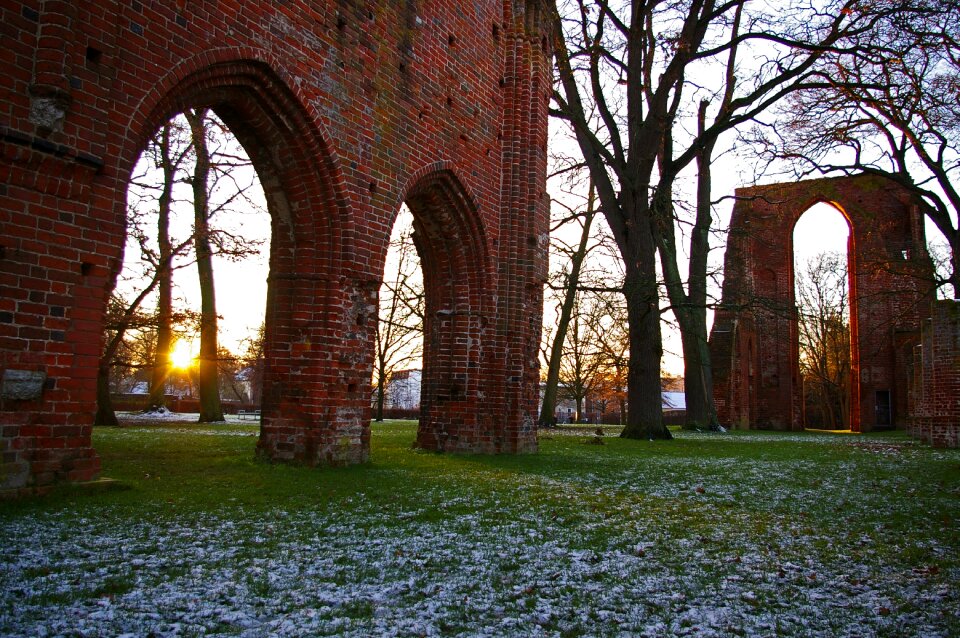 Travel arch stone