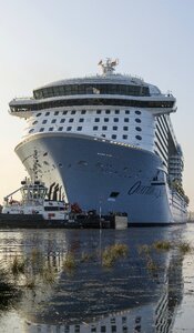Ems spieglung cruise ship