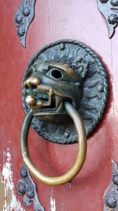 Culture doorknocker lion head