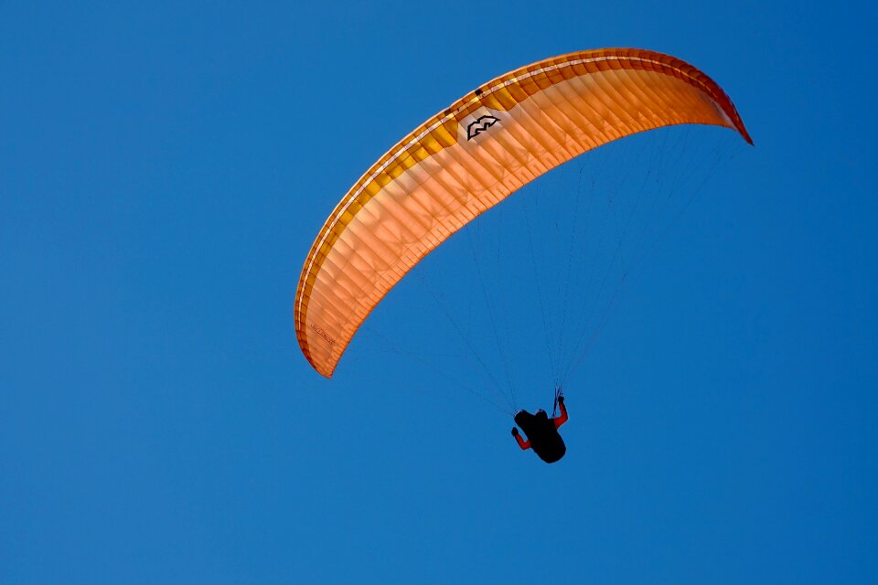Parachute paragliding flying