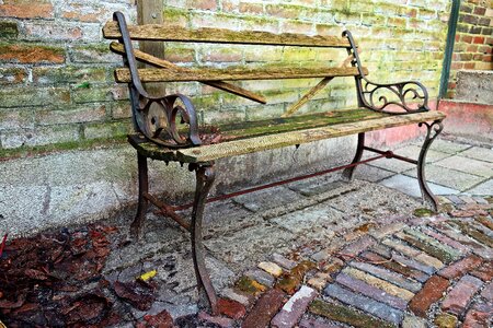 Mouldy bench garden bench retro bench photo