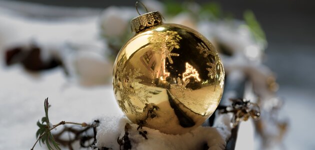 Golden snow ball