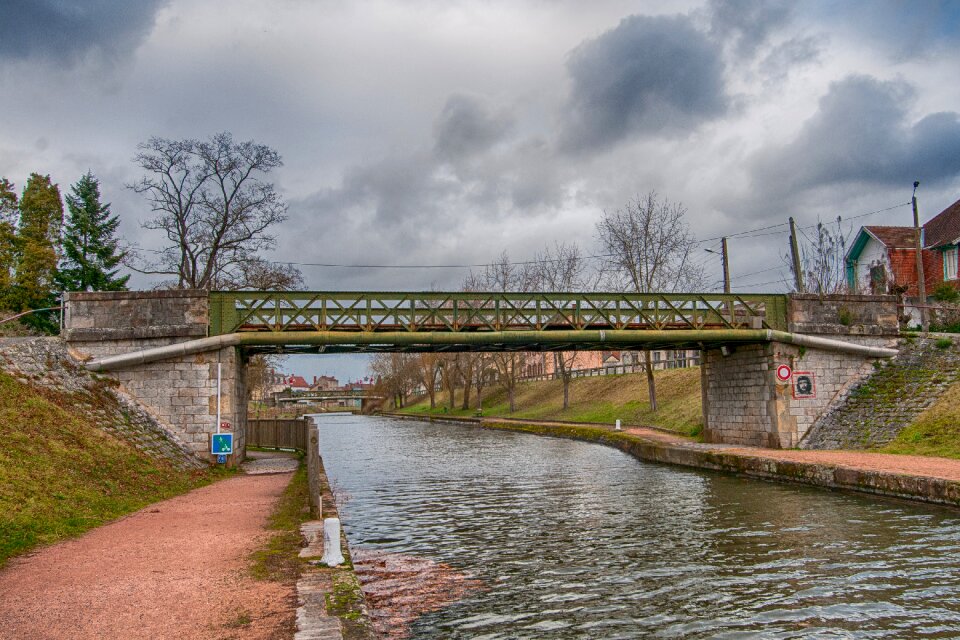 Channel bridge roanne-digoin canal