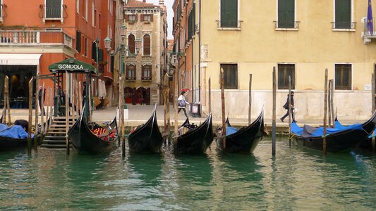 Gondolier lagoon water photo