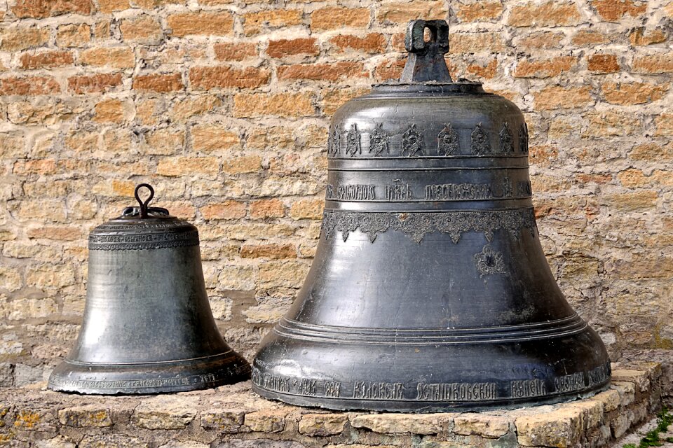 Hermann festivals bell bronze sculpture