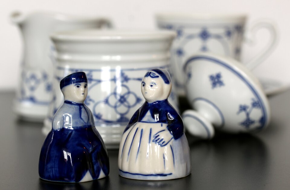 Kitchen porcelain service